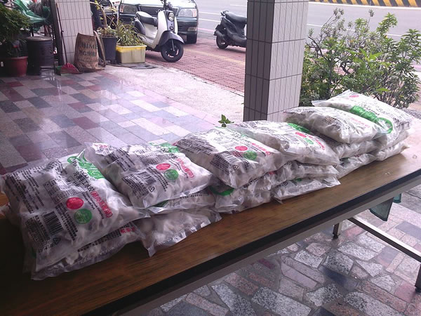 感謝全家便利商店台南東文店載來的18包水餃