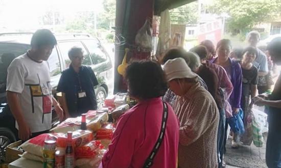台南恩友中心四月份福助貧窮、發放愛心物資活動順利完成。